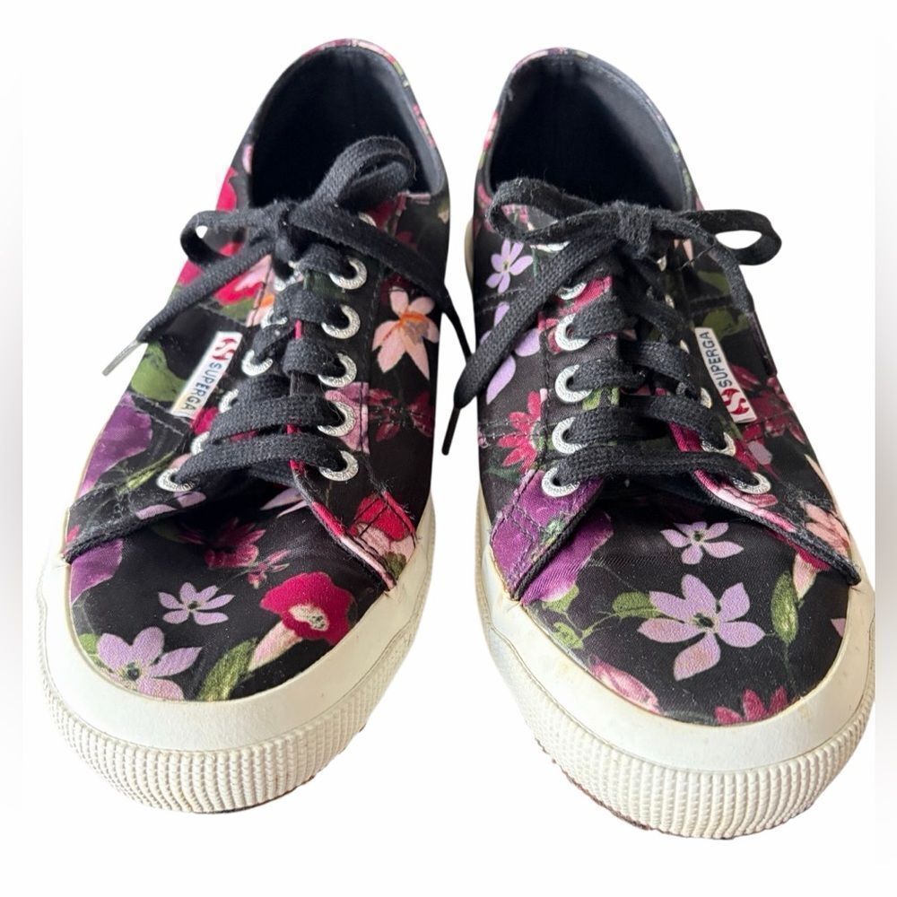 Superga Black Smooth Floral Pattern Lace Up Low Top Women's sneakers Size 8.